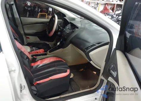 2017 Ford Focus Se z USA, uszkodzony, nr VIN 1FADP3F21HL303635